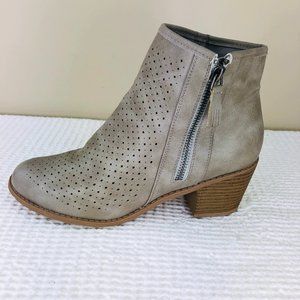 TC taupe laser cut block heel zip-up booties - SZ 6.5